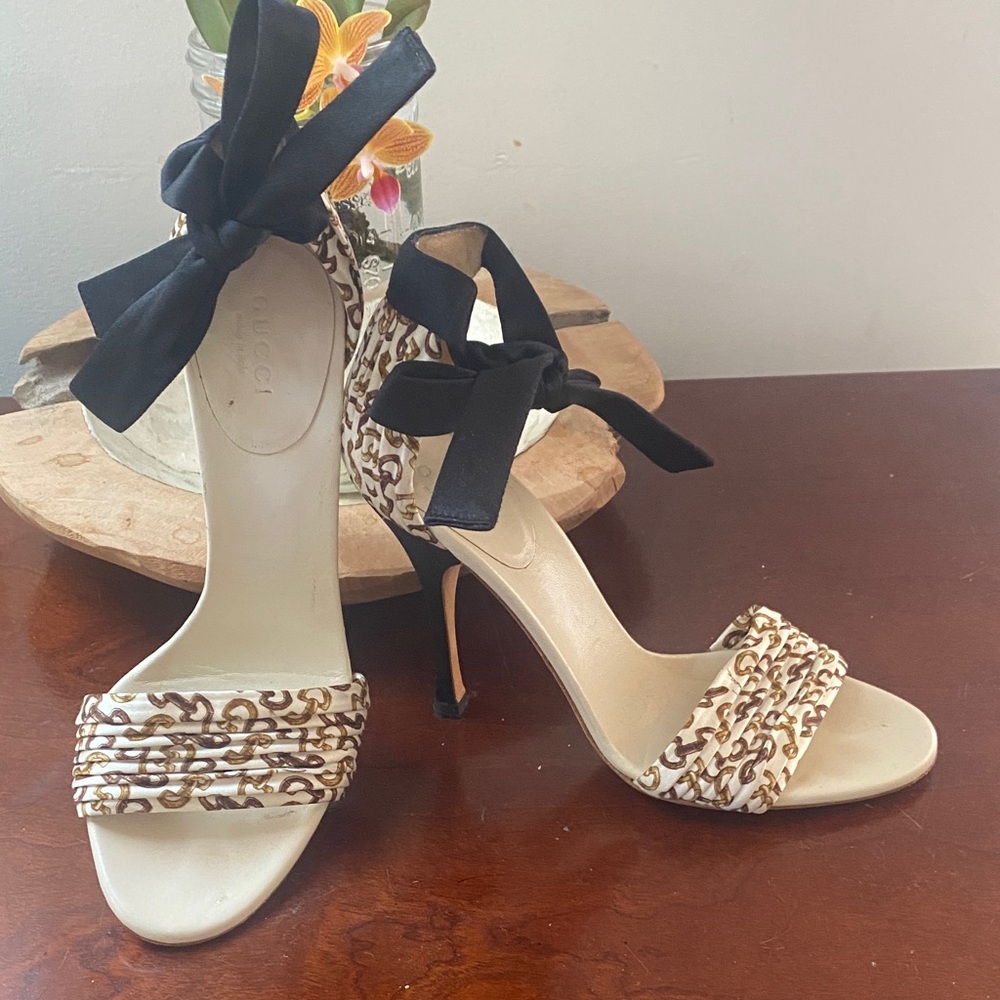 Gucci Black and Cream Bit Patterned Heels With Ankle Tie